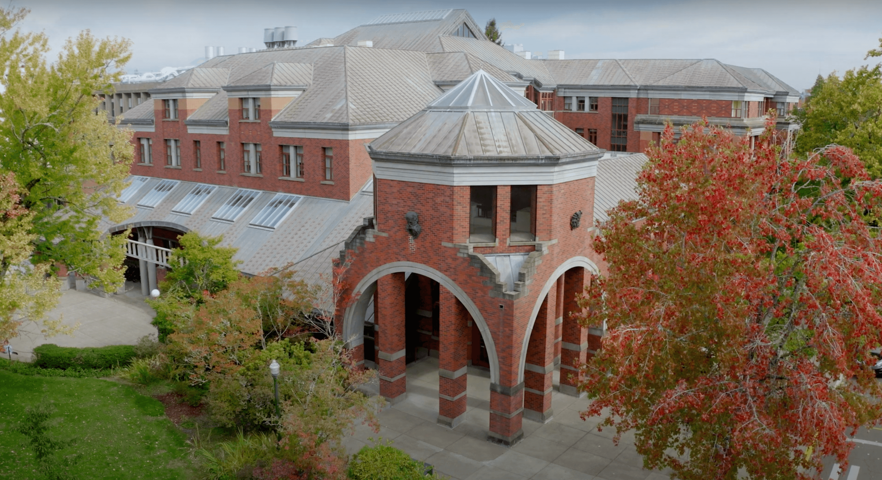 Aerial view of the Willamette Hall at the University of Oregon campus grounds