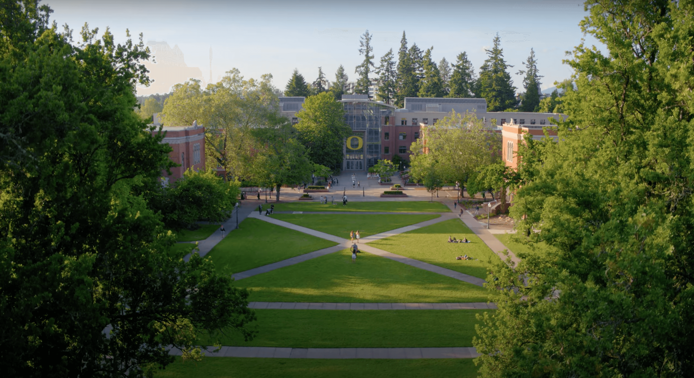 Open green space at the University of Oregon campus with walkways for students through its centre