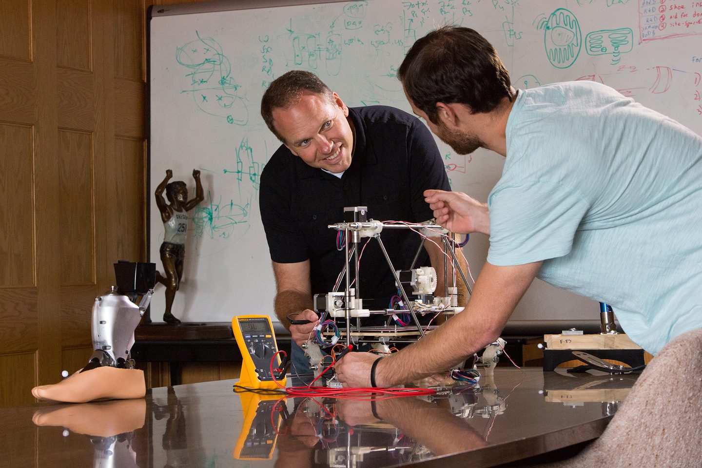 UOregon students in a lab